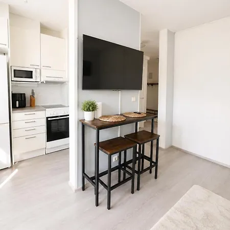 Aparment Kajaani, Sijaitsee Laehellae Keskustaa, Ilmainen Pysaekoeinti, 6-7 Henkiloelle Vuodepaikka 아파트 *