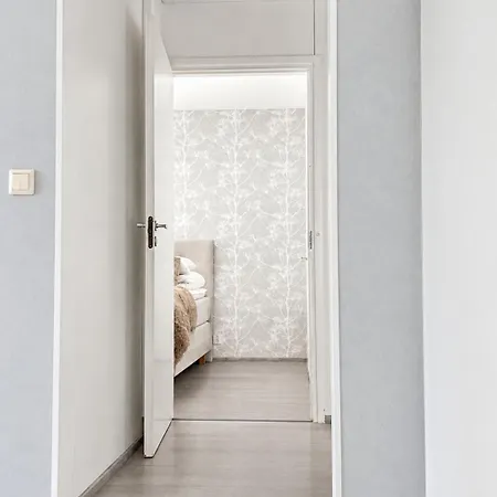 Aparment Kajaani, Sijaitsee Laehellae Keskustaa, Ilmainen Pysaekoeinti, 6-7 Henkiloelle Vuodepaikka *